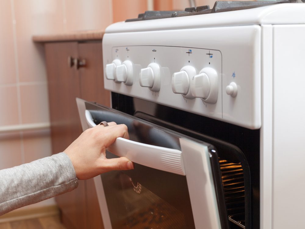 Expert Kitchen Cleaning Guide: 11 Simple Steps for a Sparkling Kitchen