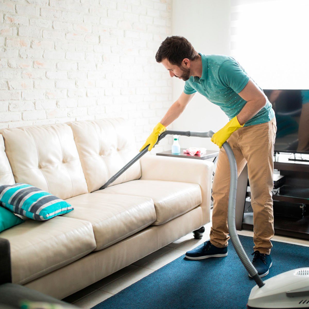 Monthly Home Cleaning Checklist: 19 Essential Tasks