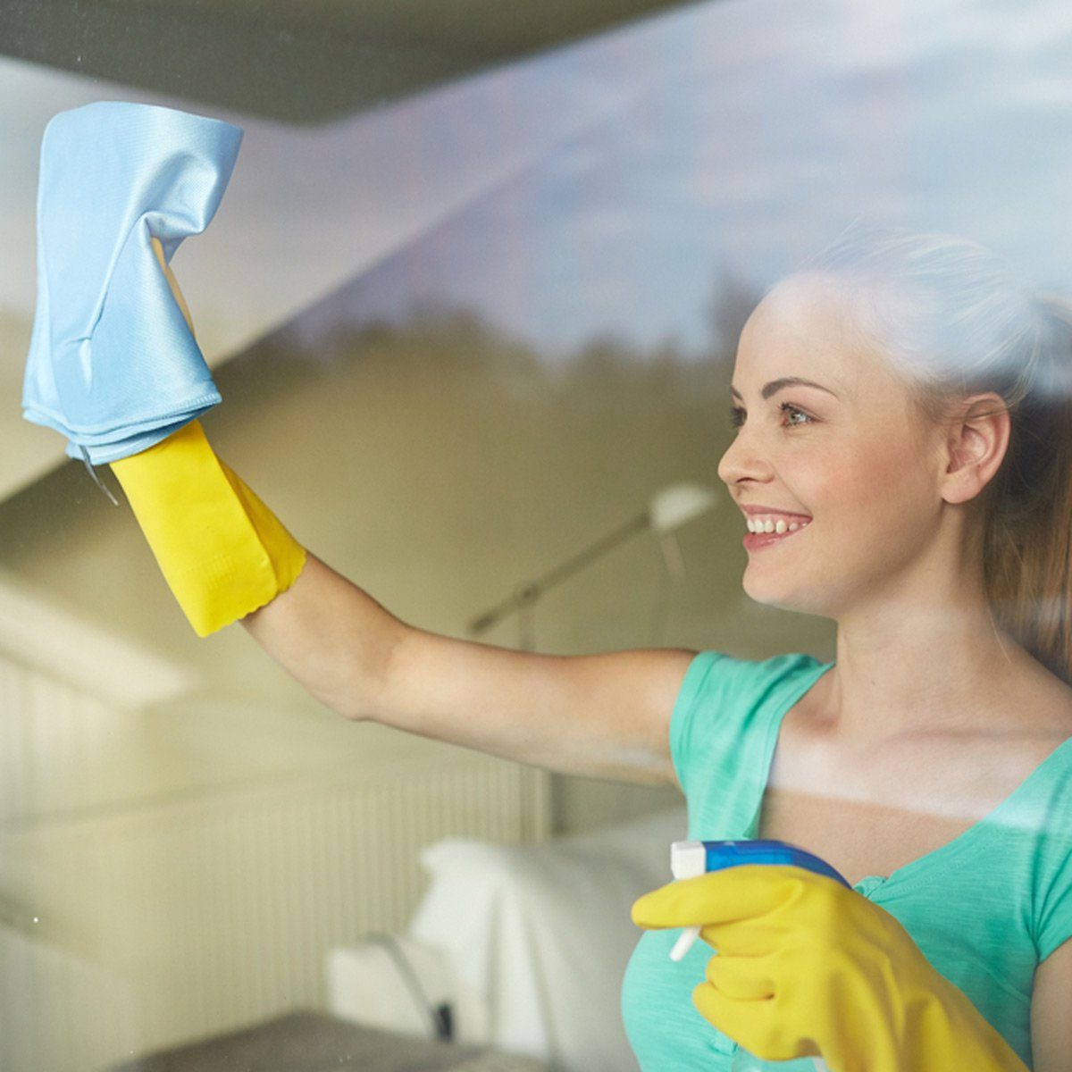 Monthly Home Cleaning Checklist: 19 Essential Tasks