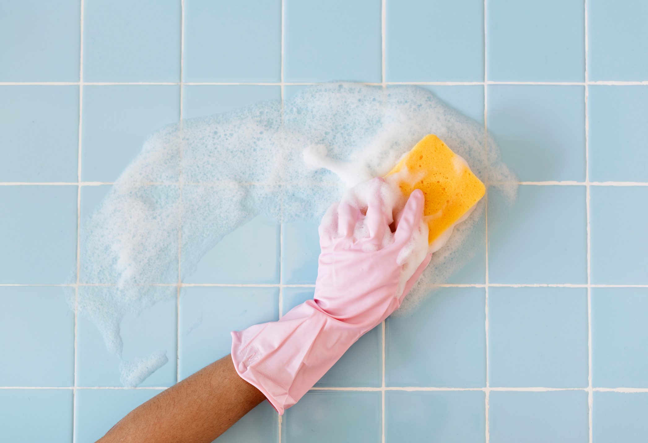 Quick Bathroom Cleaning: 5-Minute Refresh & Organization Tips