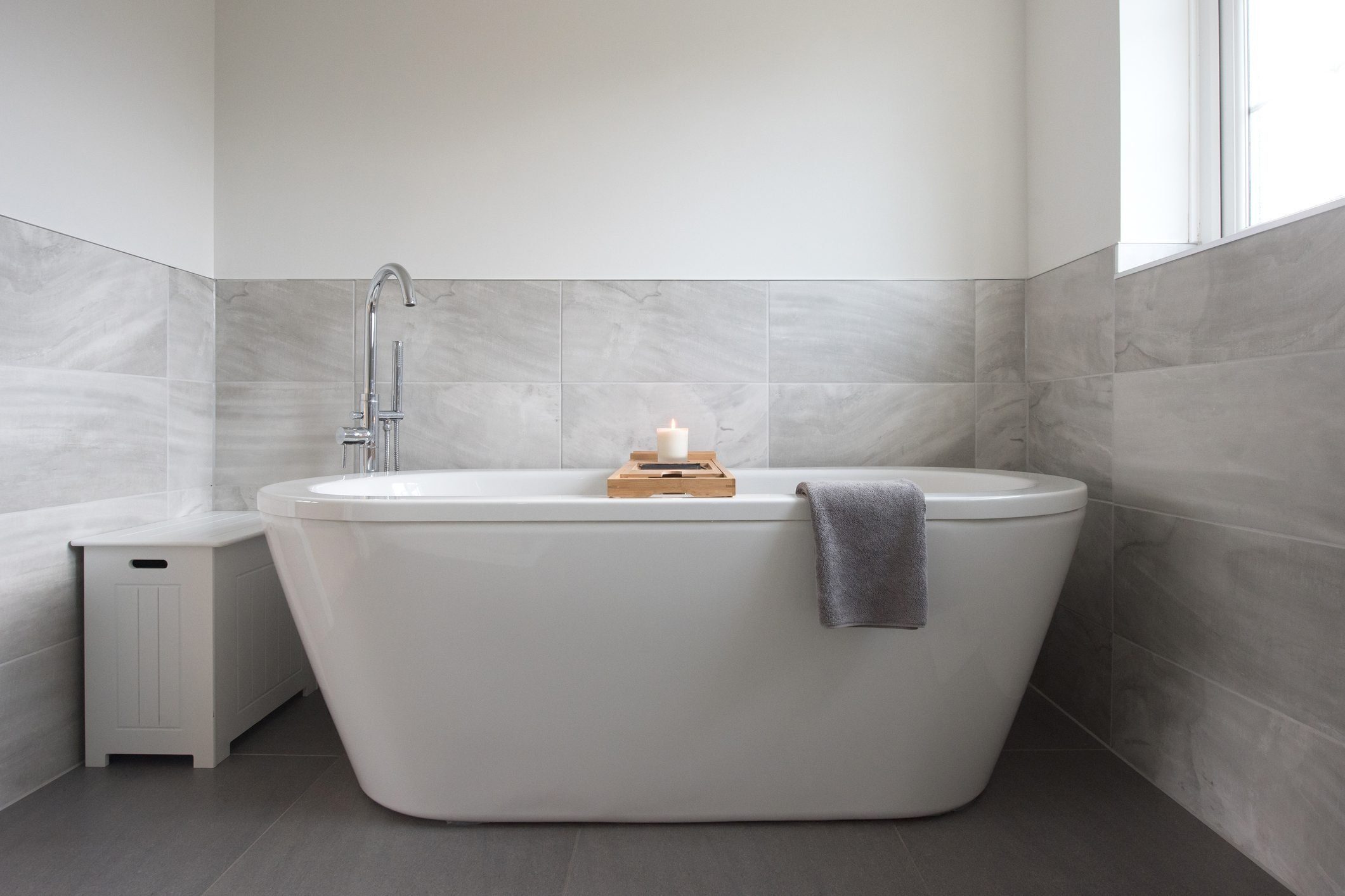 Quick Bathroom Cleaning: 5-Minute Refresh & Organization Tips