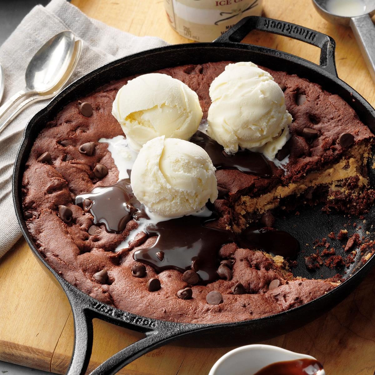 Easy Cake Mix Desserts: 30 Simple & Delicious Recipes