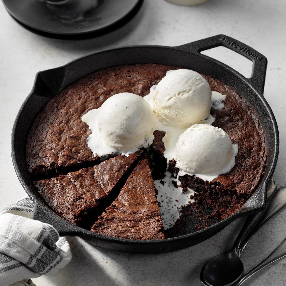 Cozy Winter Desserts: 30 Recipes for Warm Treats