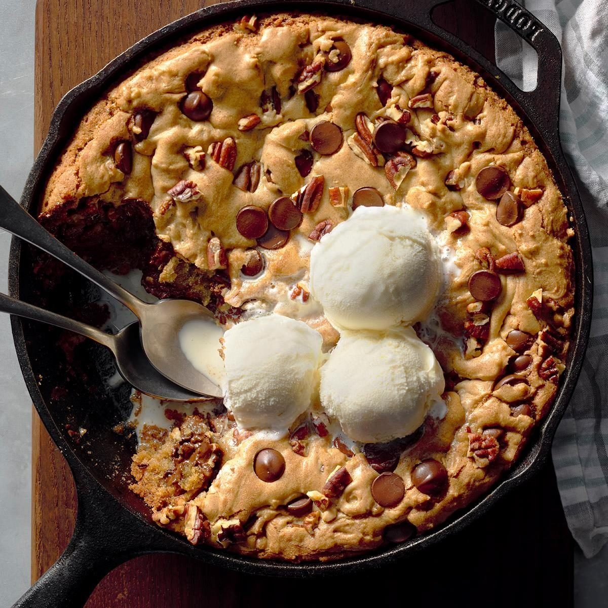 Cozy Winter Desserts: 30 Recipes for Warm Treats