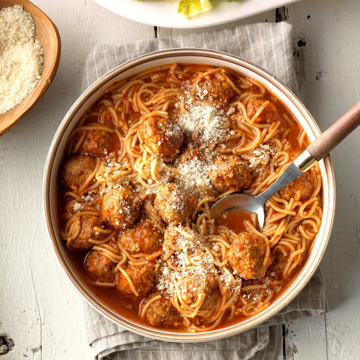 Easy Slow Cooker Recipes: 50 Delicious Meals for Busy Families