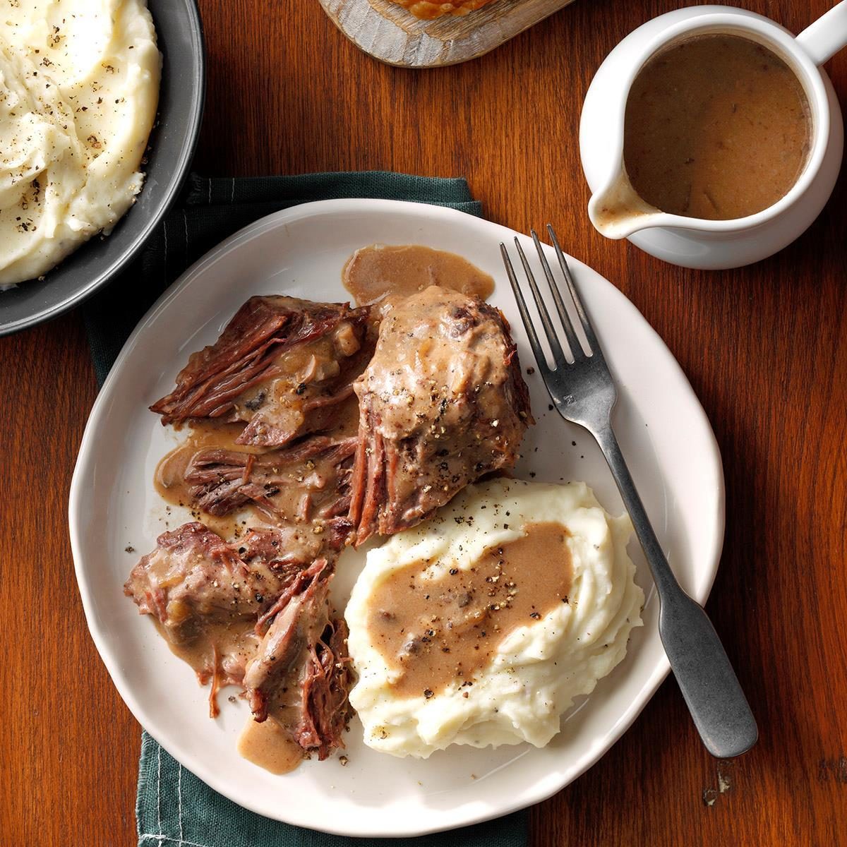 Easy Slow Cooker Recipes: 50 Delicious Meals for Busy Families