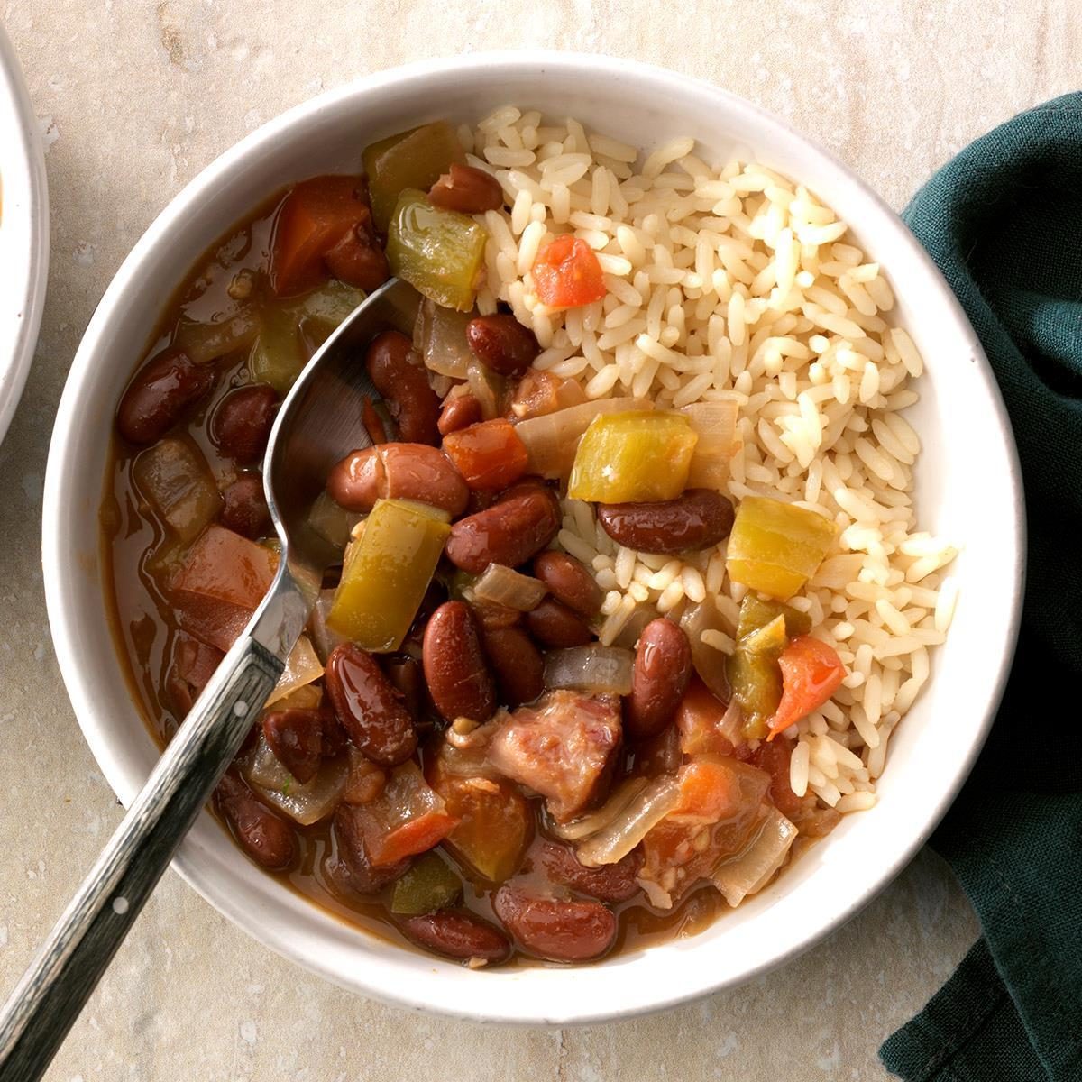 Easy Slow Cooker Recipes: 50 Delicious Meals for Busy Families
