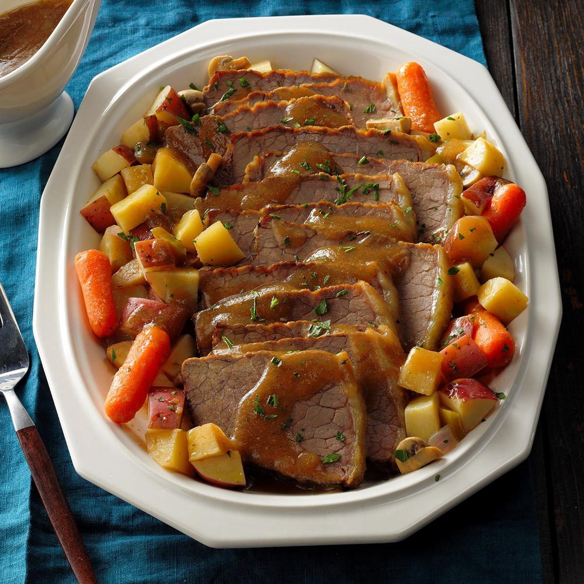 Easy Slow Cooker Recipes: 50 Delicious Meals for Busy Families