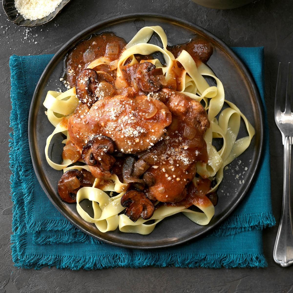 Easy Slow Cooker Recipes: 50 Delicious Meals for Busy Families