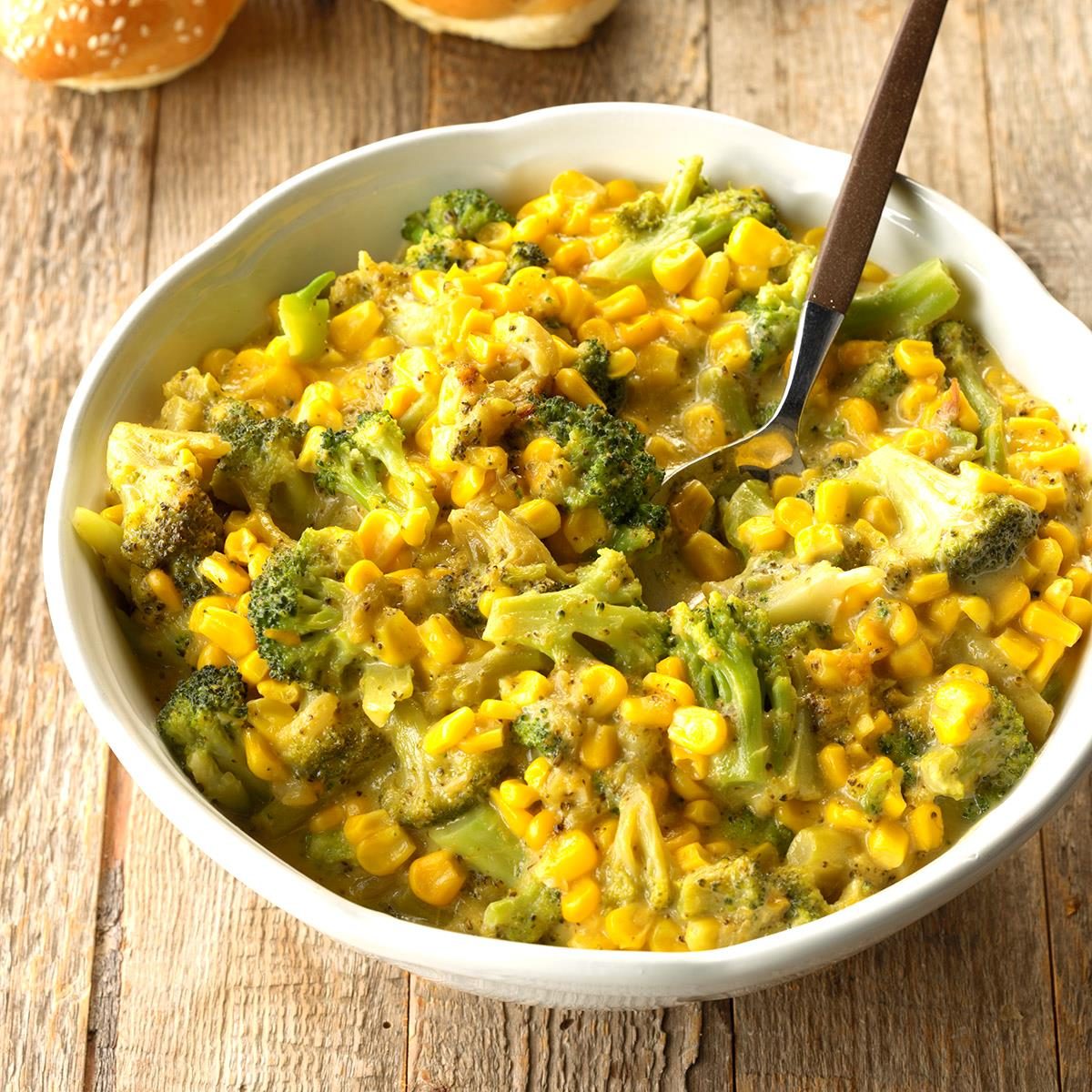 Easy Slow Cooker Recipes: 50 Delicious Meals for Busy Families
