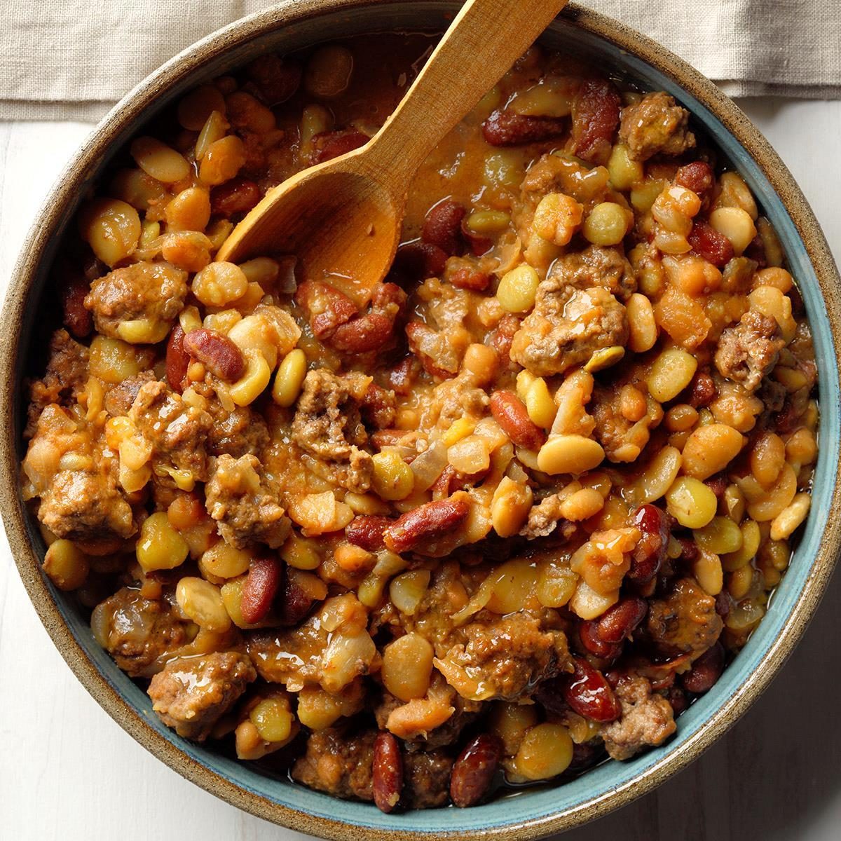 Easy Slow Cooker Recipes: 50 Delicious Meals for Busy Families