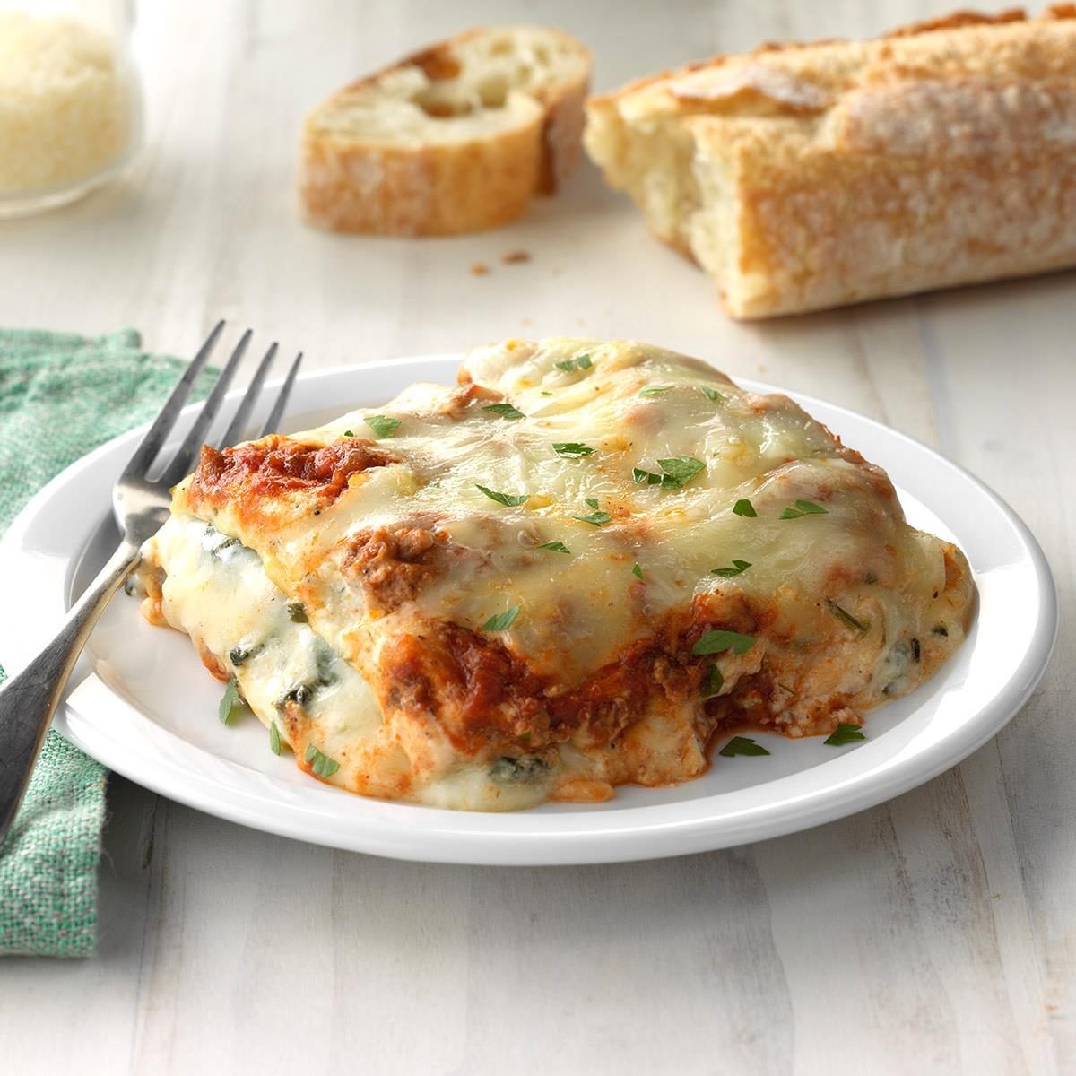 Easy Slow Cooker Recipes: 50 Delicious Meals for Busy Families
