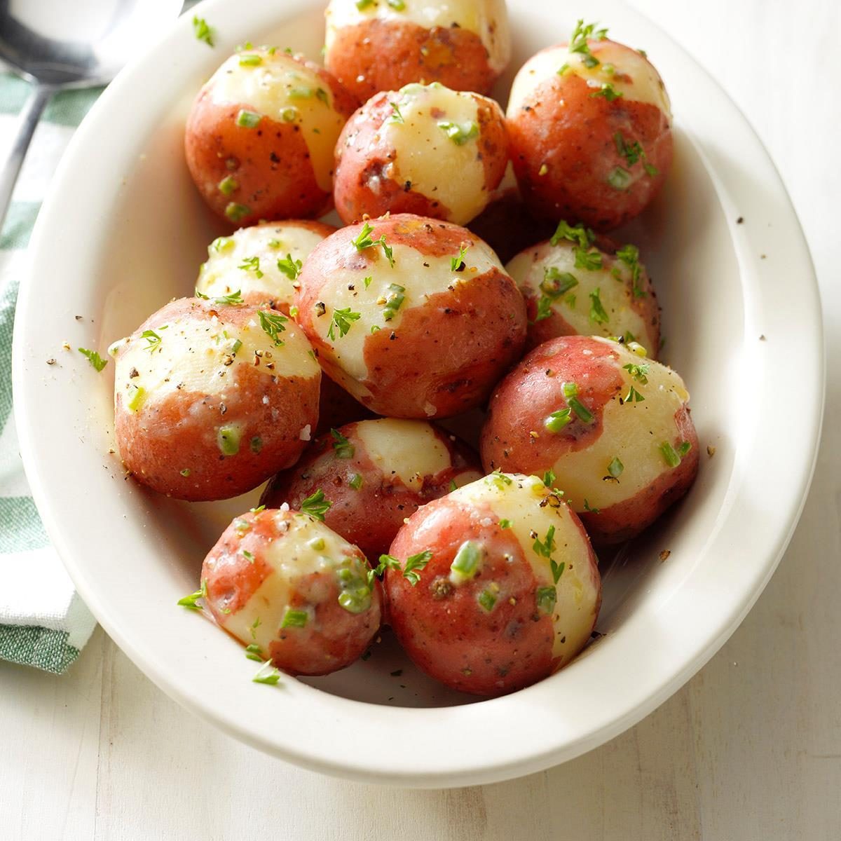 Easy Slow Cooker Recipes: 50 Delicious Meals for Busy Families