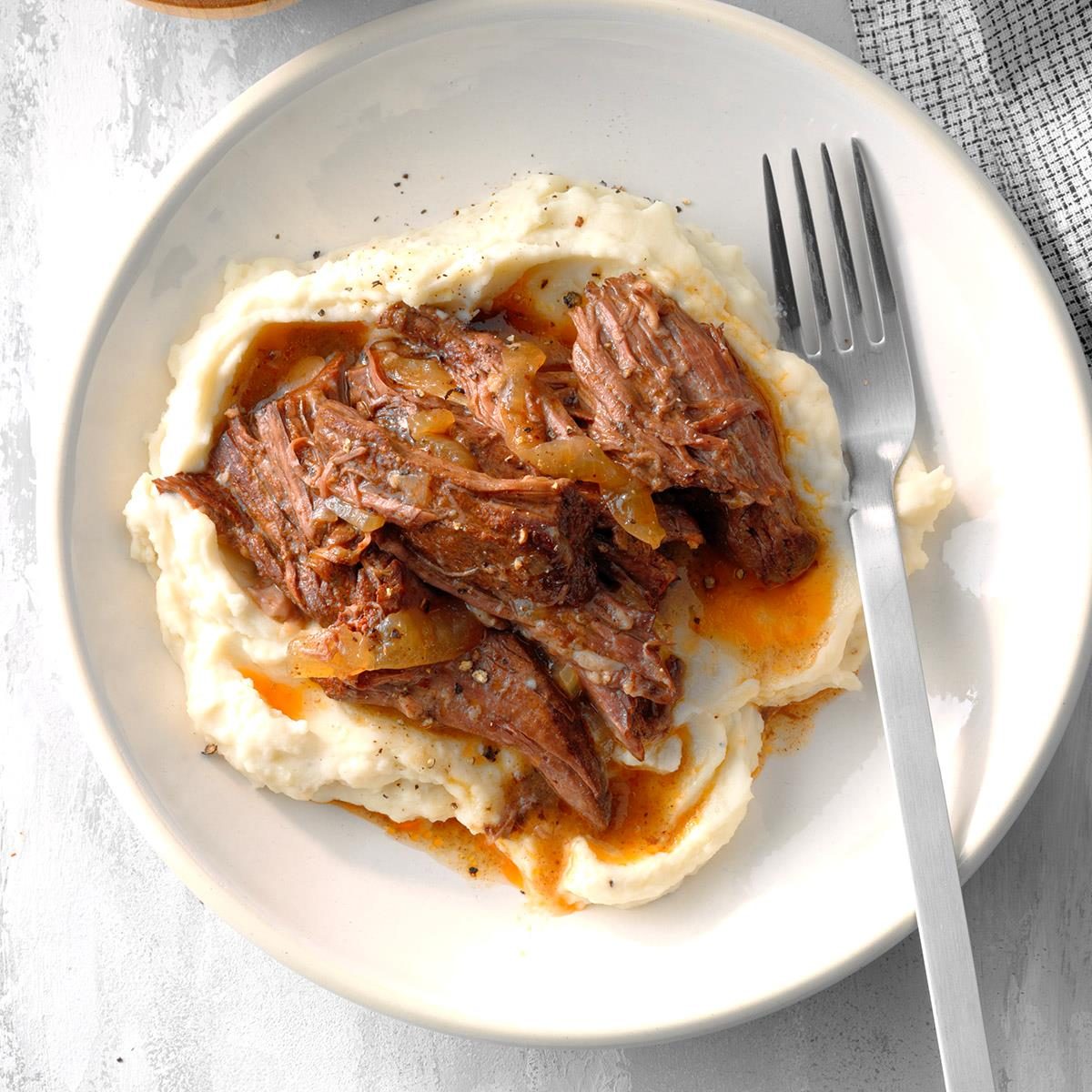 Easy Slow Cooker Recipes: 50 Delicious Meals for Busy Families