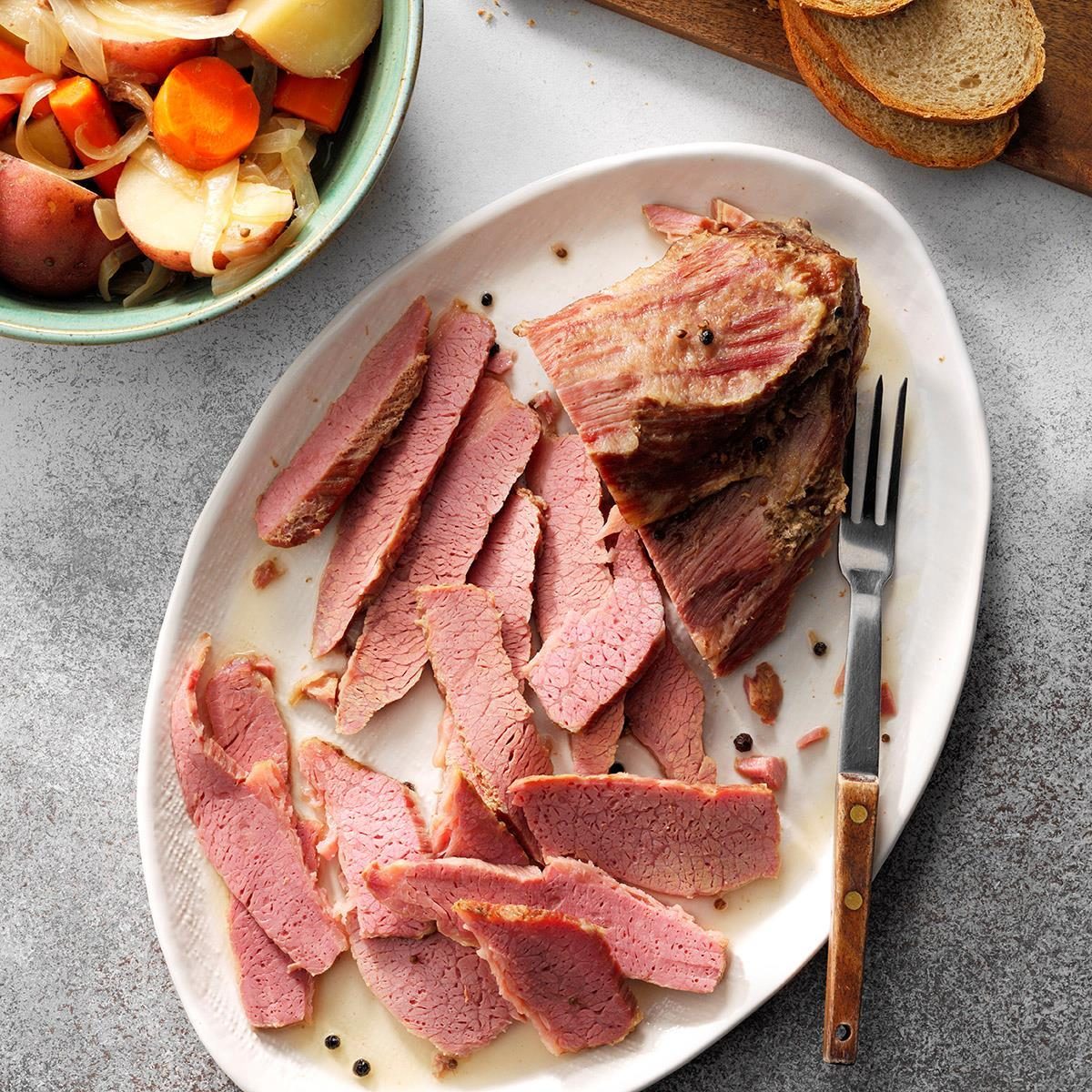 Easy Slow Cooker Recipes: 50 Delicious Meals for Busy Families