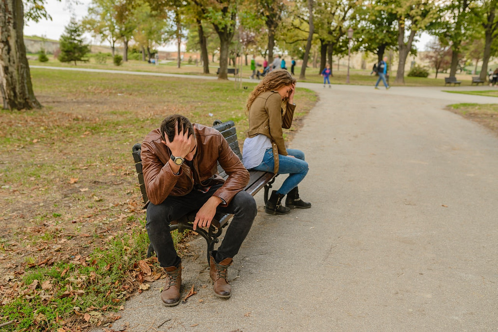 Recognizing & Navigating One-Sided Relationships: Signs & Solutions