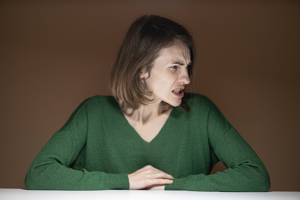 Identifying and Dealing with Toxic People: 14 Warning Signs