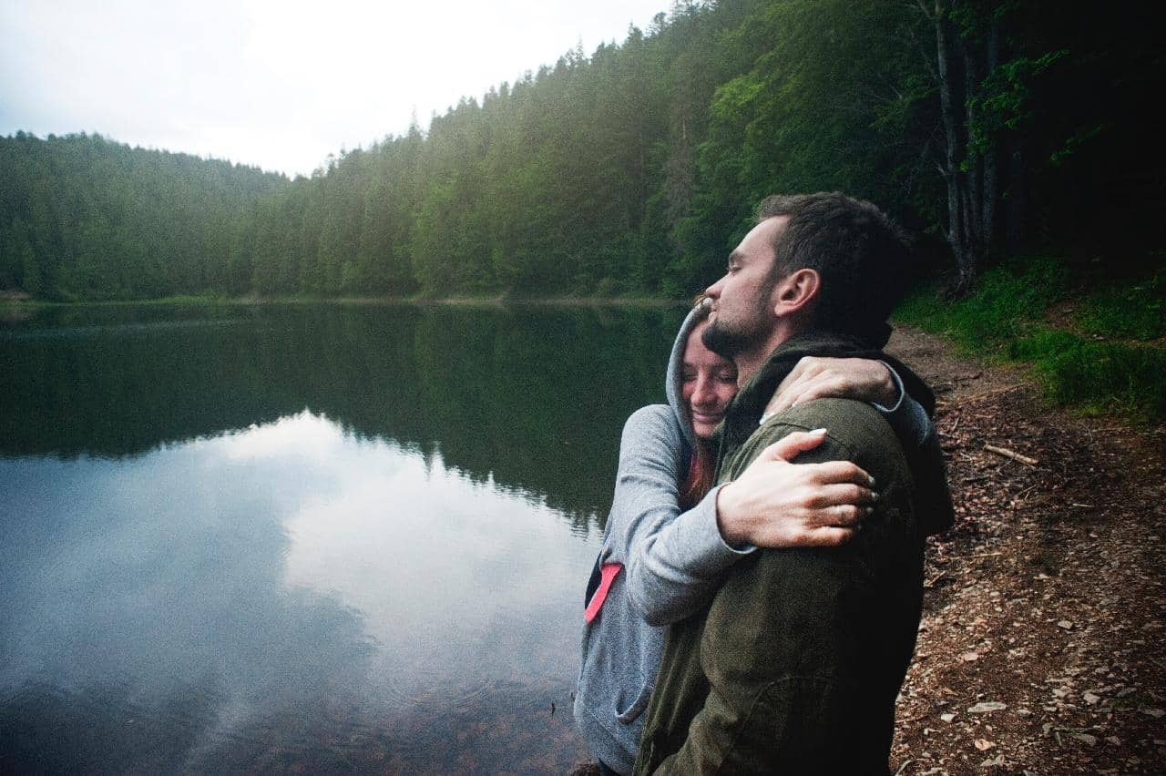 Are You Clingy? 8 Signs & 5 Steps to Achieve Healthy Independence in Relationships