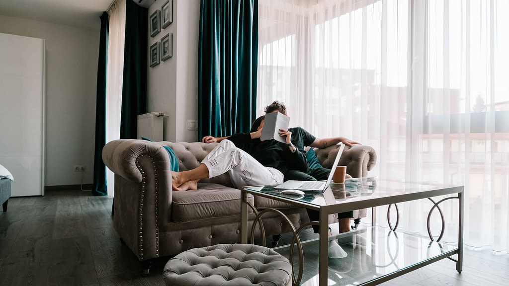 Lover vs. Girlfriend: 16 Key Differences Explained
