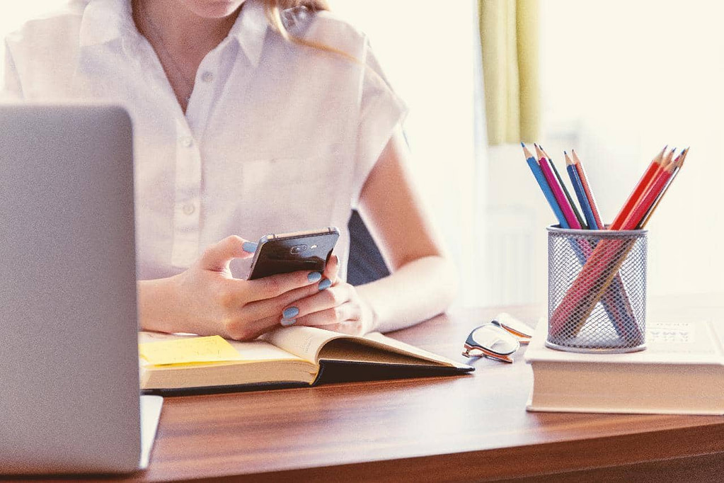 Recognizing Workplace Attraction: 18 Subtle Signs Your Boss May Be Interested
