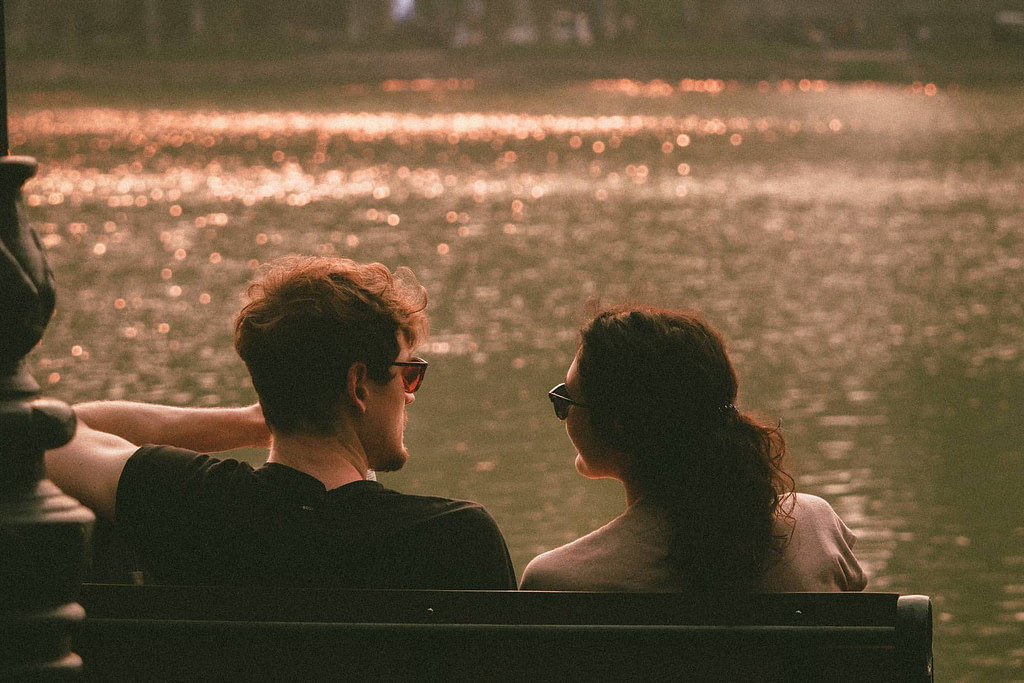 Red Flags: 15 Signs He s Not the Right Person for You
