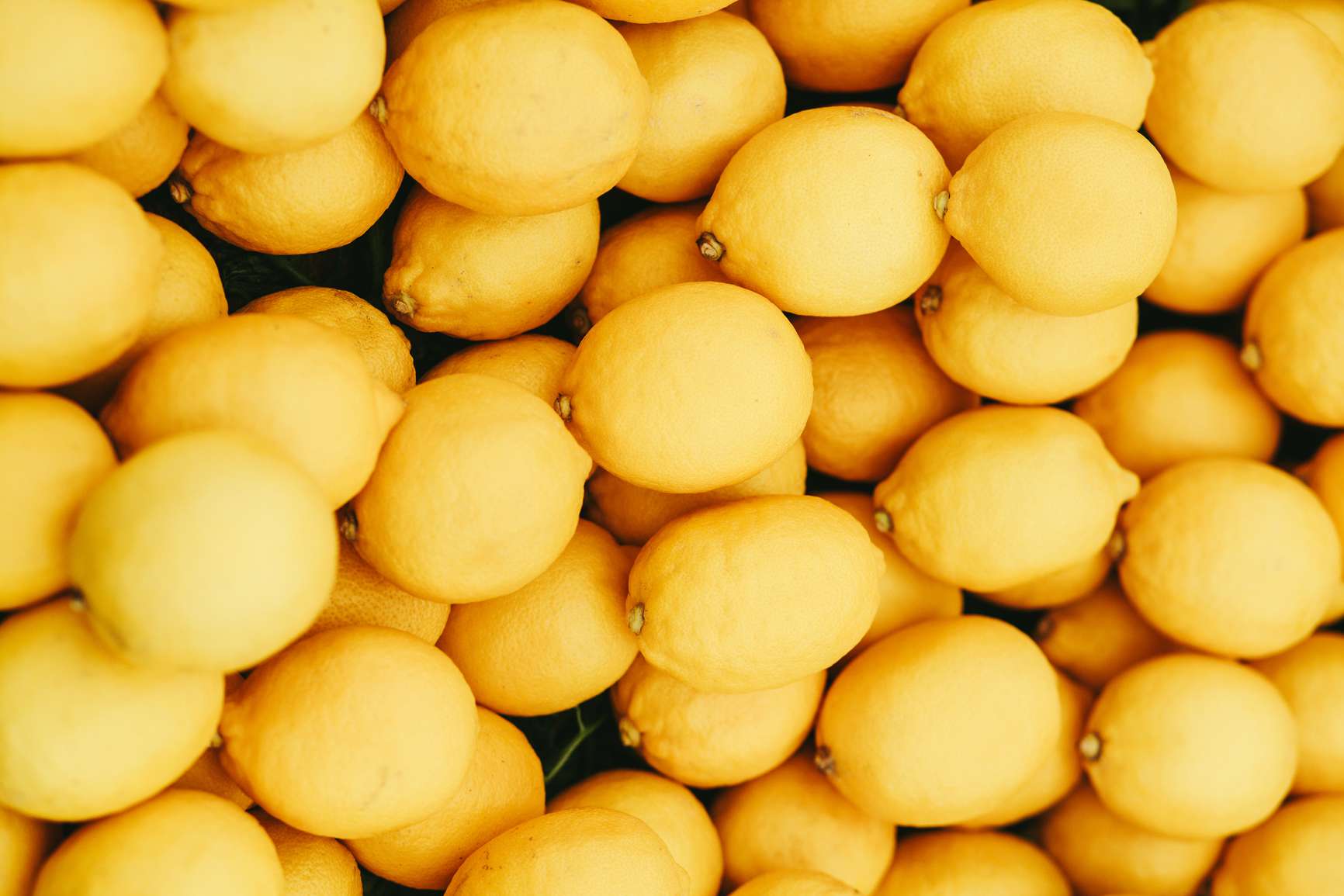 Natural Hair Lightening: Using Lemon Juice Safely & Effectively