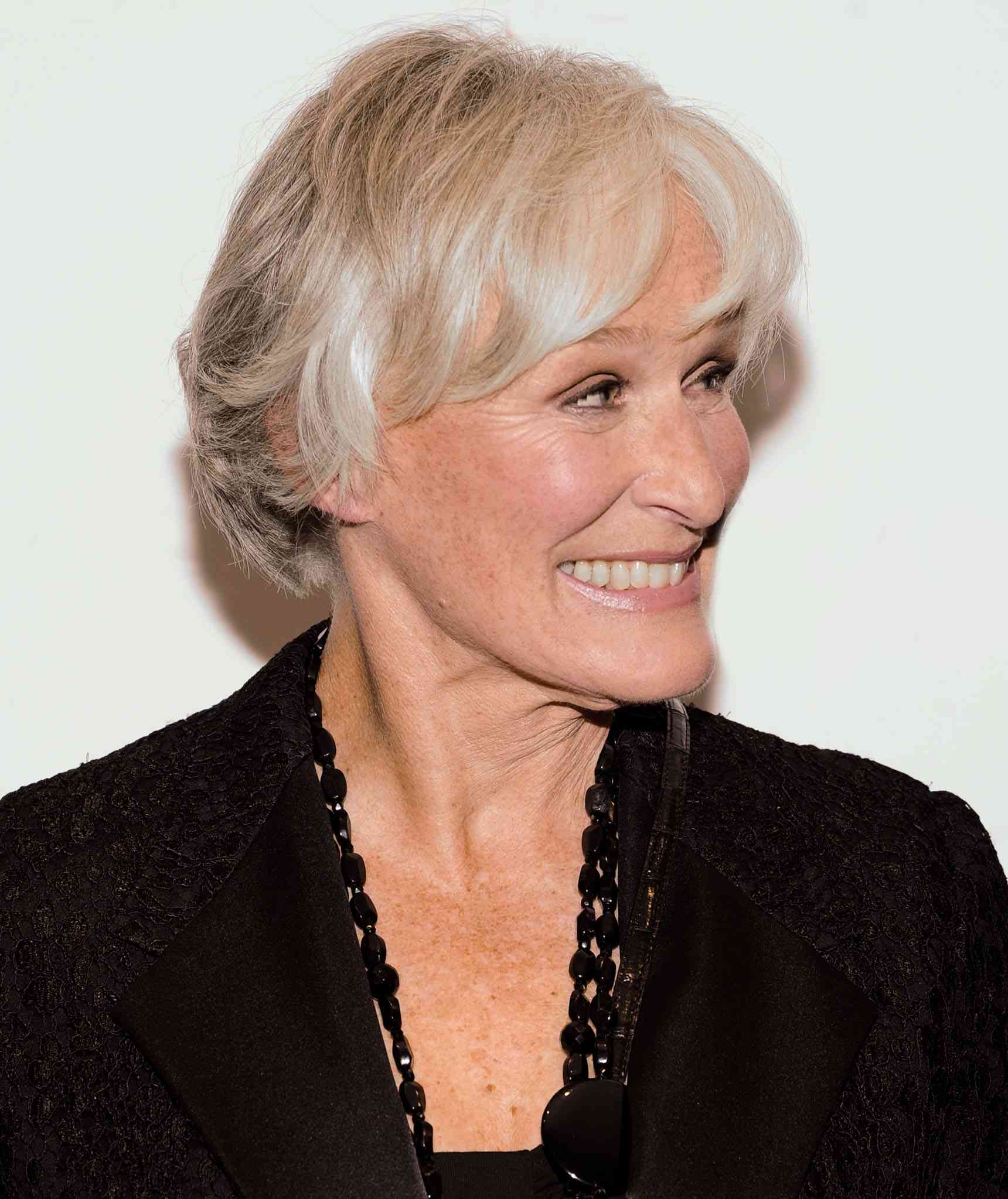 Gray Hair Solutions: Blending Grays with Lowlights - A Professional Guide