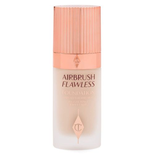 Matte vs. Dewy Foundation: Which Finish is Right for Your Skin?