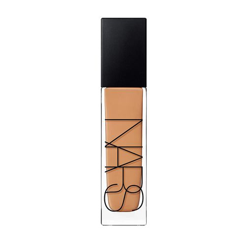 Matte vs. Dewy Foundation: Which Finish is Right for Your Skin?