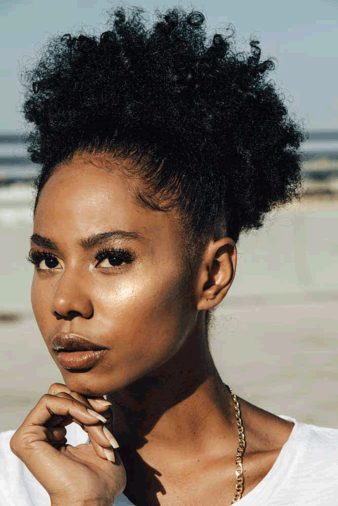 Golden Supernova Highlighter: Radiant Glow for Deep Skin Tones | Āether Beauty