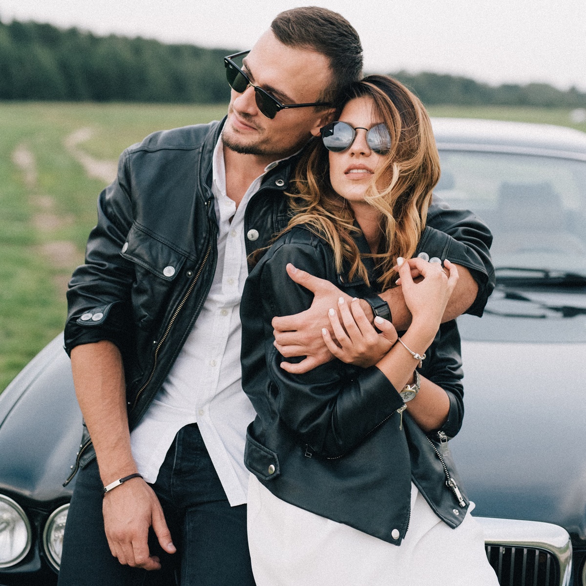 Is He Over Her? 3 Signs Your Boyfriend Hasn t Moved On