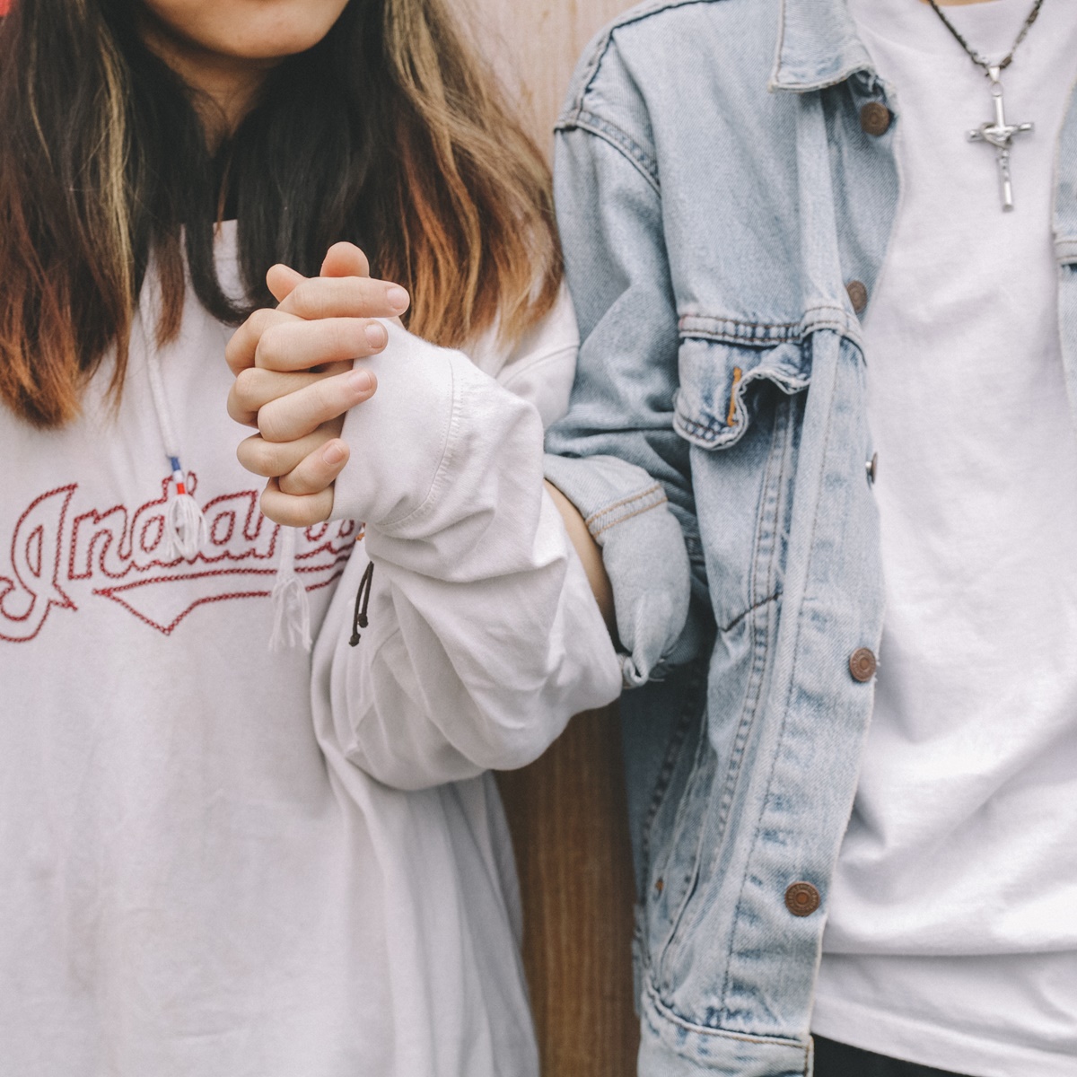 Is He Over Her? 3 Signs Your Boyfriend Hasn t Moved On