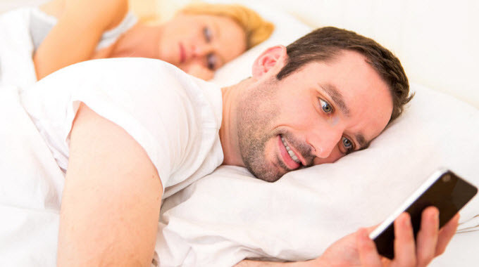 Signs Your Boyfriend May Still Love His Ex (And What To Do)