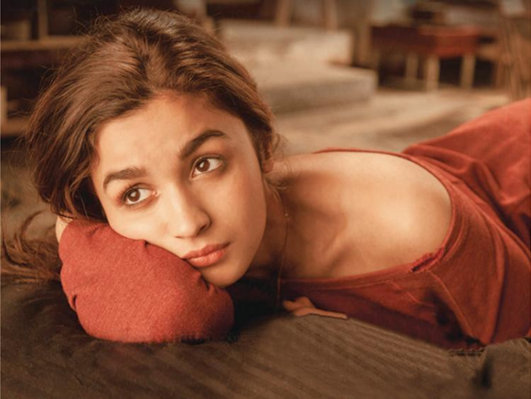 Is He Losing Interest? 6 Subtle Signs & What to Do