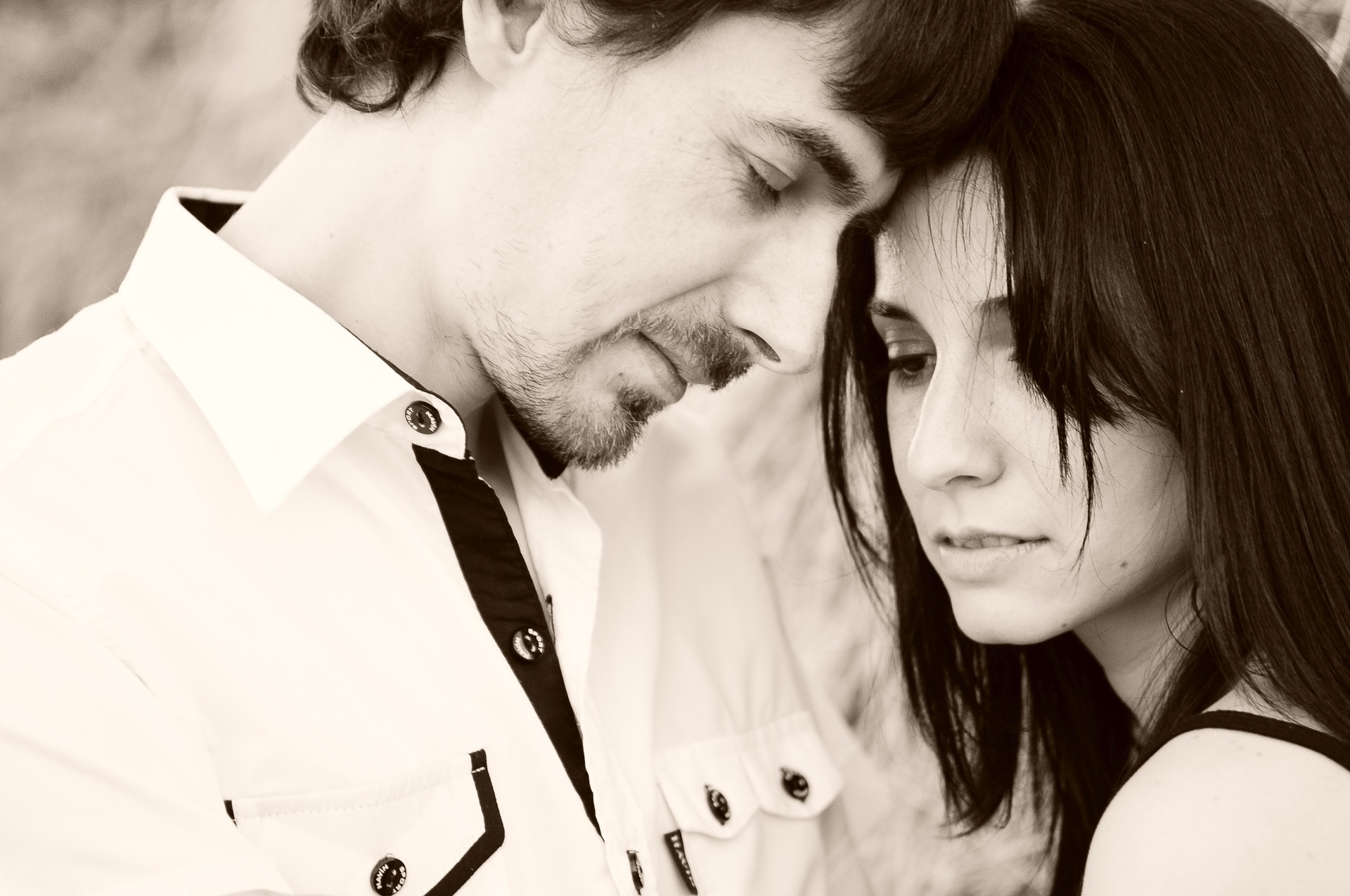 Dating an Aries Woman: 10 Essential Things to Know