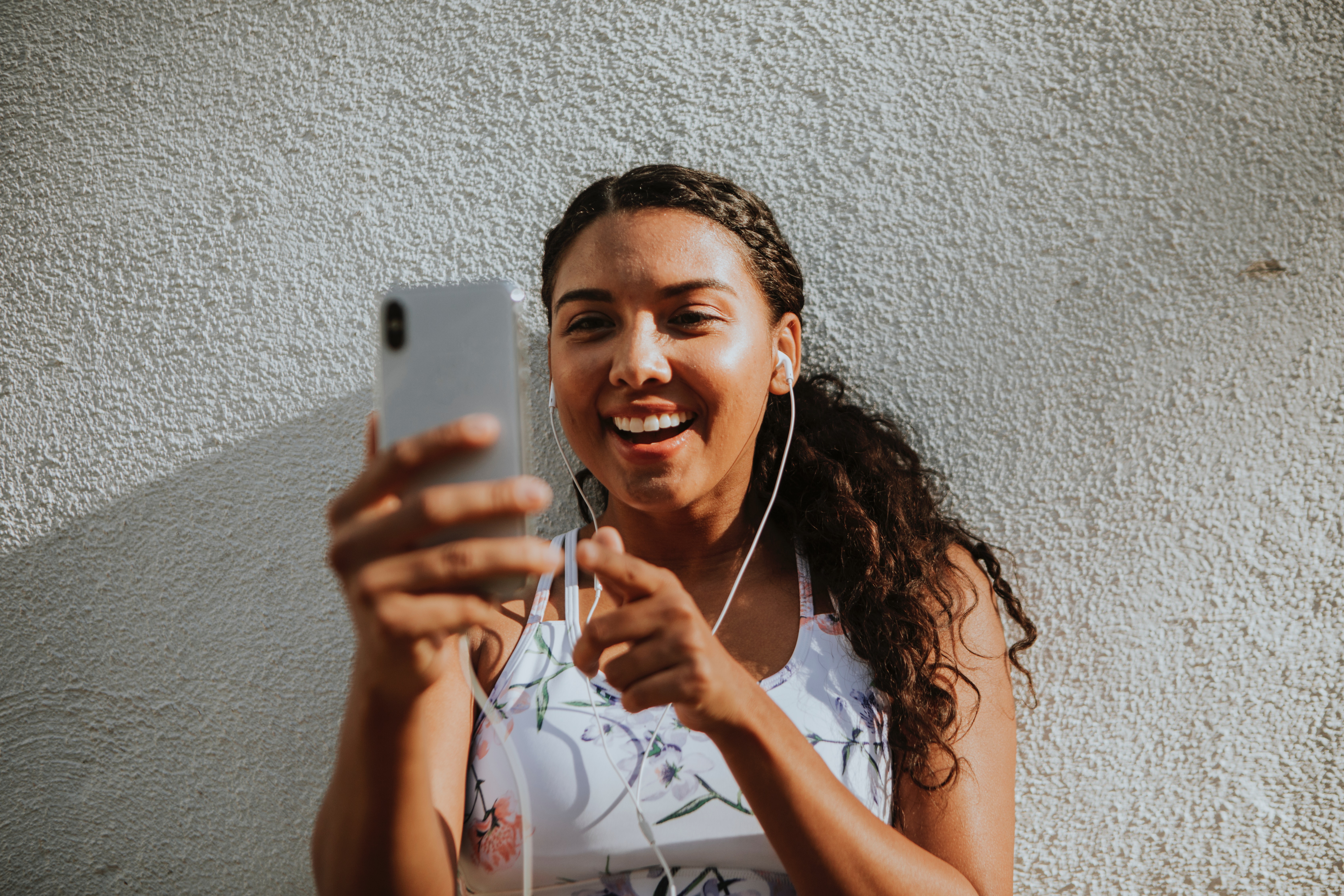 Navigating Online Relationships: 5 Tips for a Healthy Connection