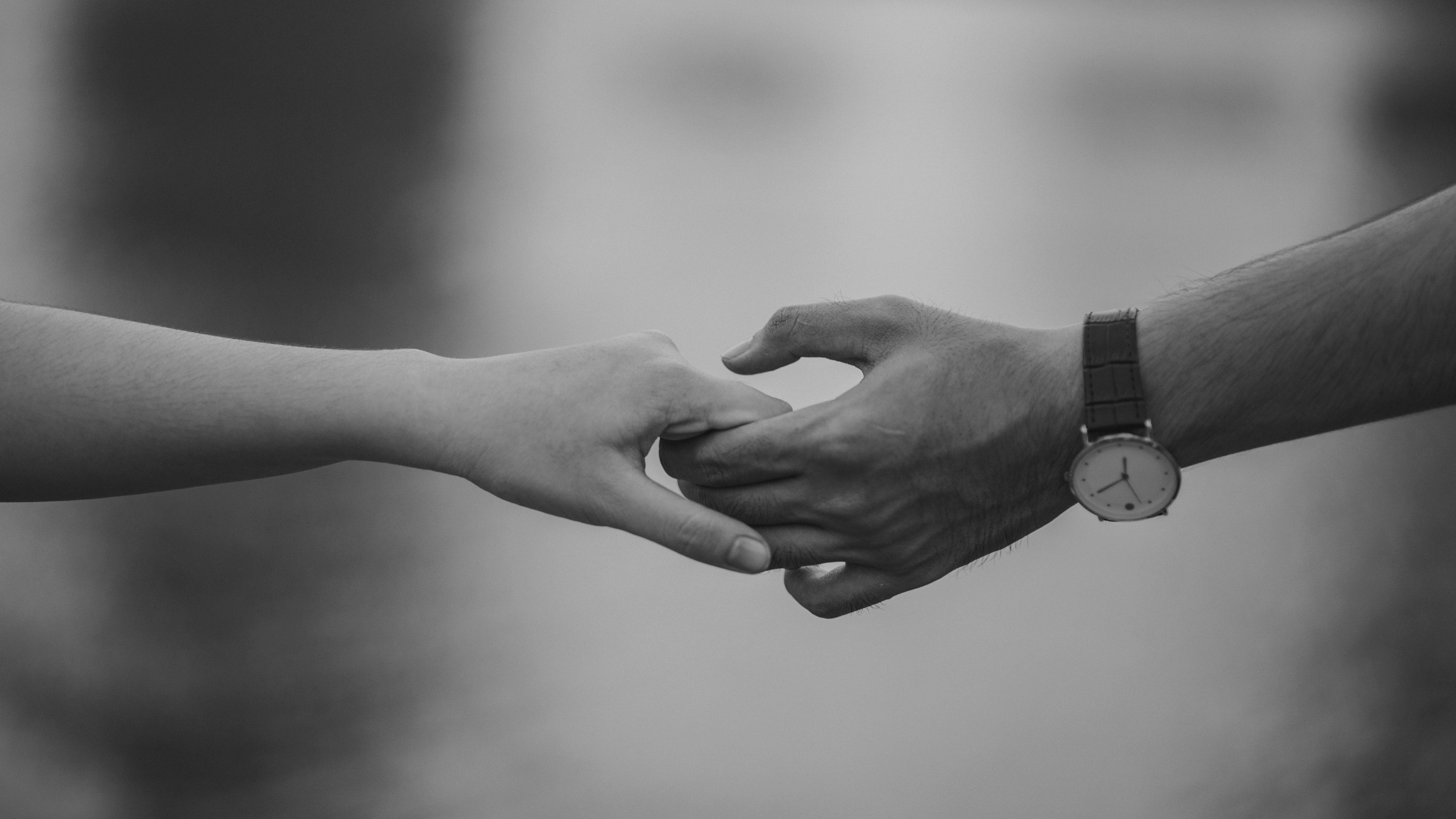 Recognizing Unhealthy Possessiveness in Relationships: 6 Warning Signs