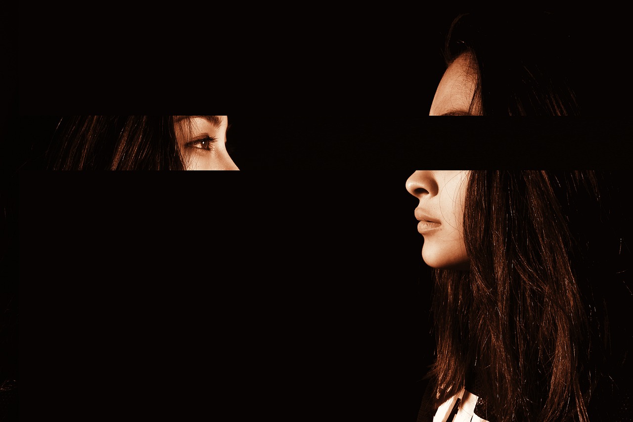 Recognizing Narcissistic Relationships: Key Signs & Red Flags