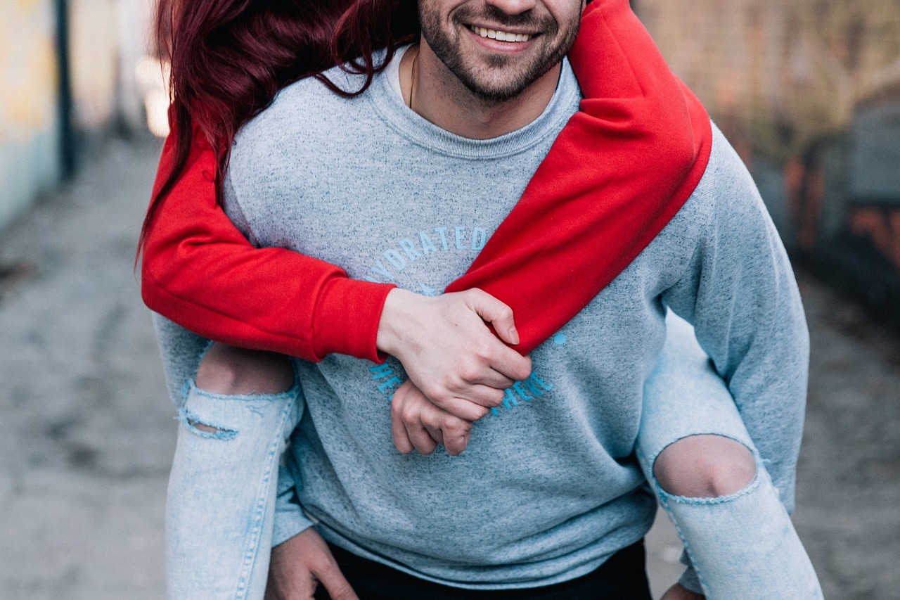 Capricorn Compatibility: Understanding the Pros & Cons of Dating Capricorns