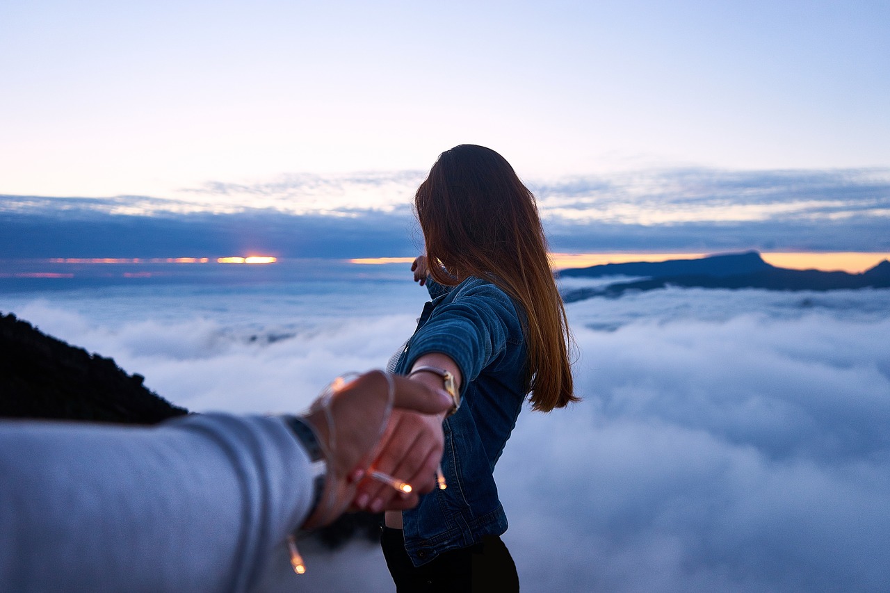 Capricorn Compatibility: Understanding the Pros & Cons of Dating Capricorns