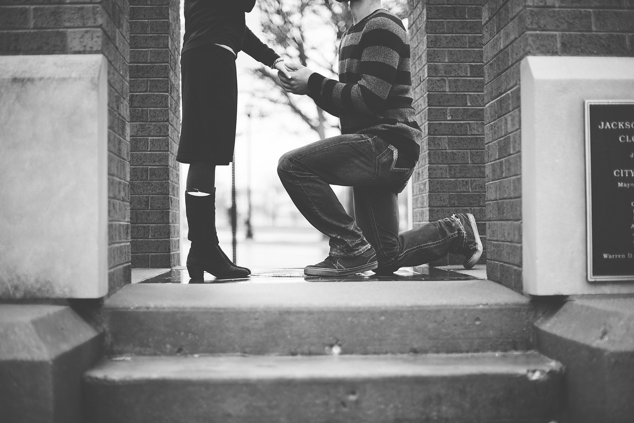 Understanding the Courtship Period: Importance & Dynamics