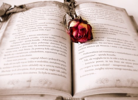 Are You a Hopeless Romantic? 10 Signs You Are!