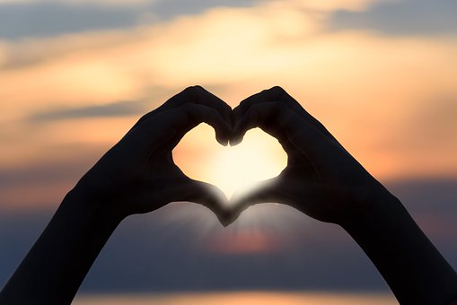Are You a Hopeless Romantic? 10 Signs You Are!