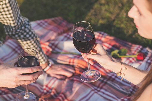 Creative First Date Ideas: Beyond Dinner & Movies | [Your Brand/Site Name]