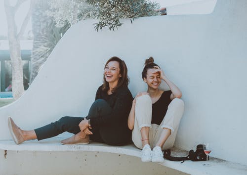 Long-Distance Friendship: Relatable Moments & Why It Matters