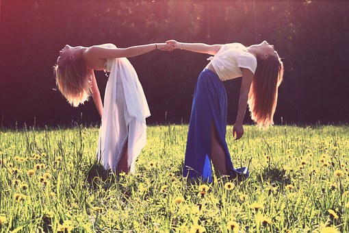 Long-Distance Friendship: Relatable Moments & Why It Matters