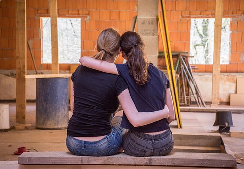 Long-Distance Friendship: Relatable Moments & Why It Matters