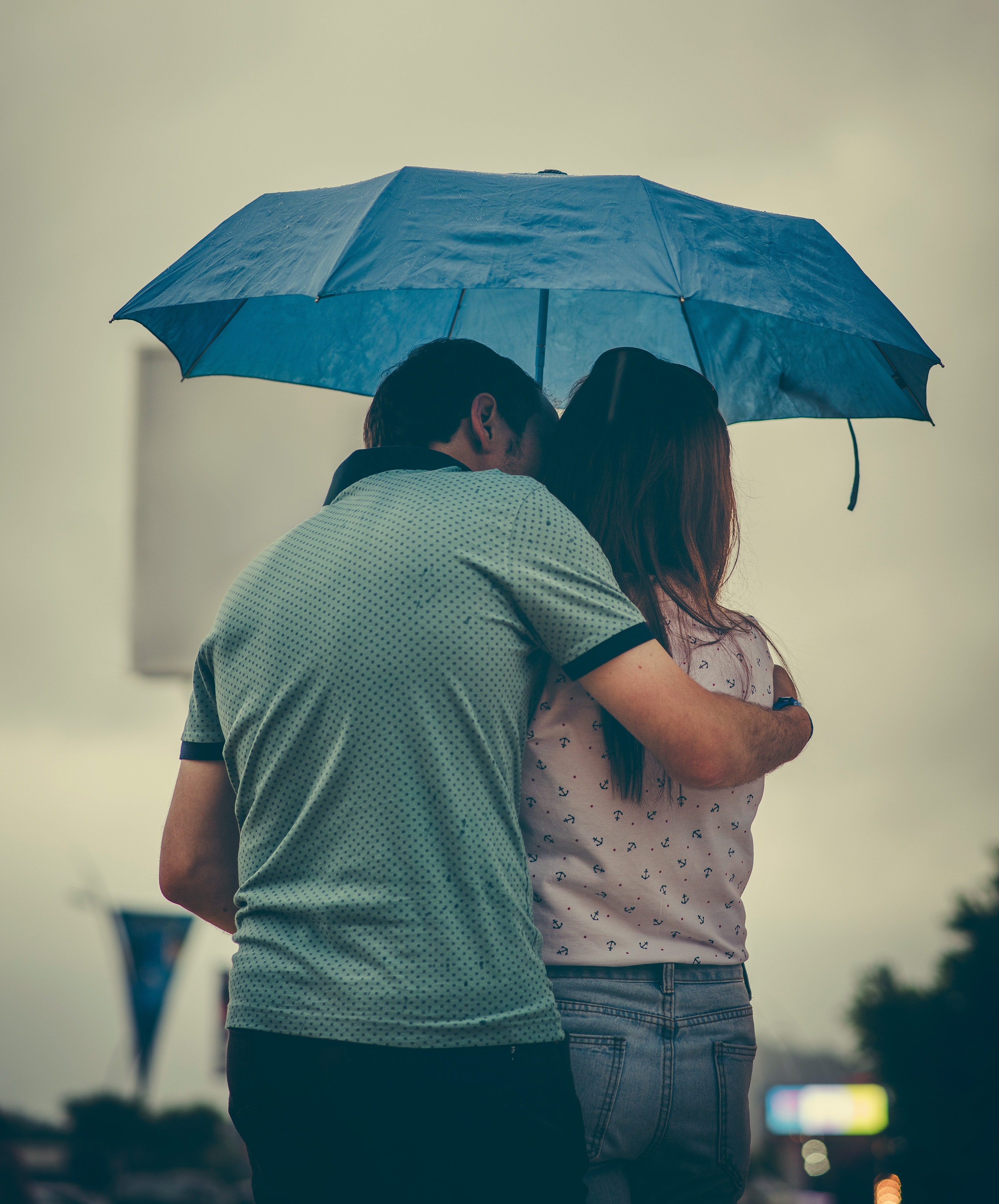 Decoding Flirting vs. Friendship: 4 Key Differences