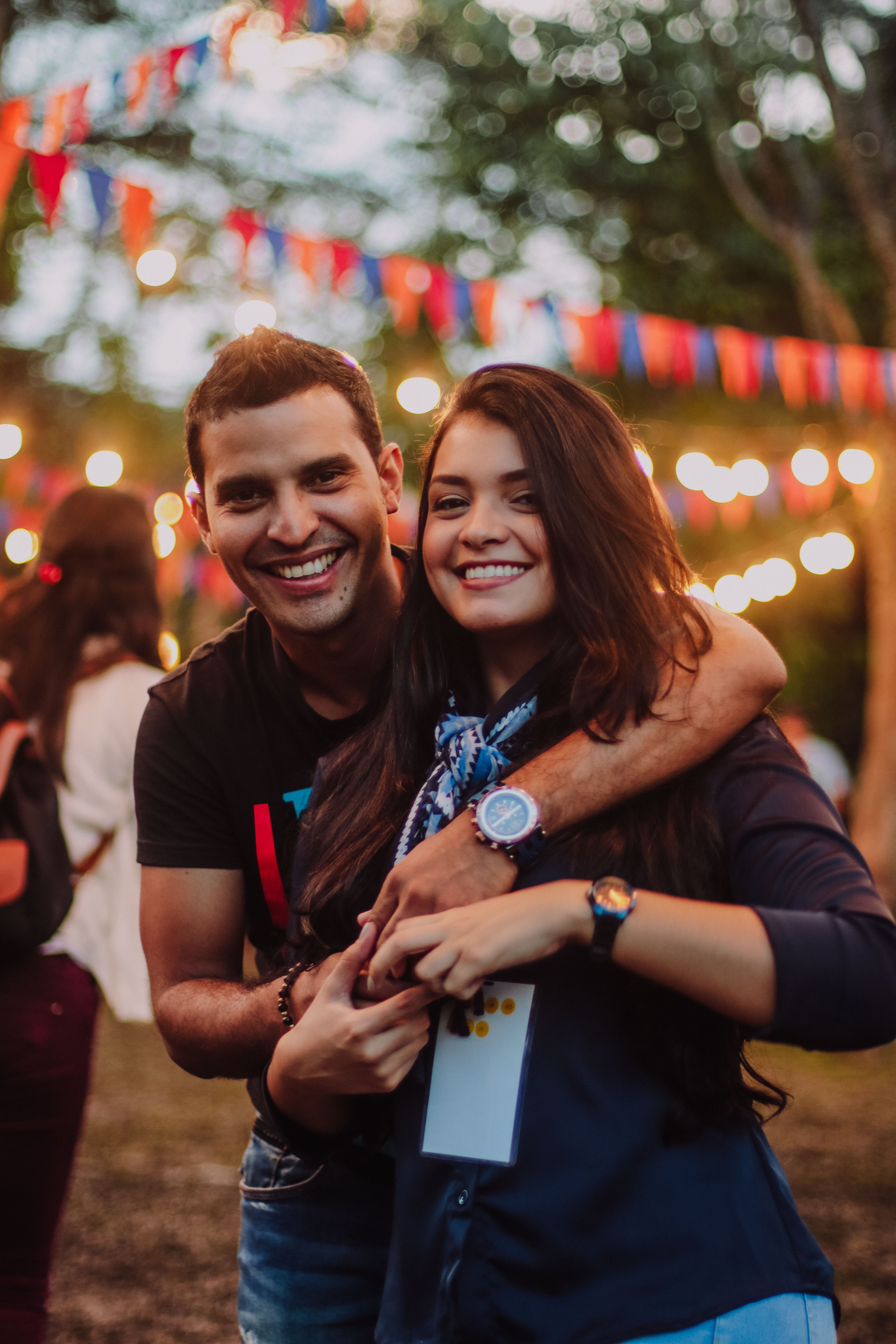 Decoding Flirting vs. Friendship: 4 Key Differences