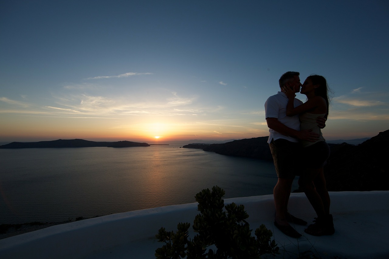 Gemini Compatibility: Understanding the Pros & Cons of Dating Geminis